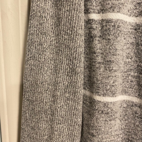 Maurices sweater - Picture 2 of 4